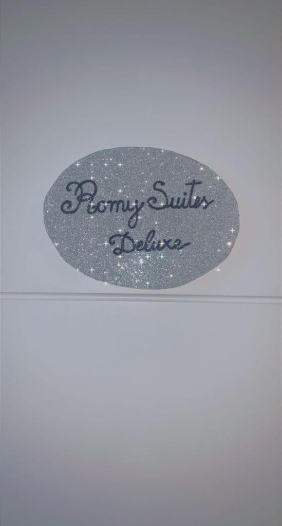 Romy Suites Deluxe Нетания Номер фото